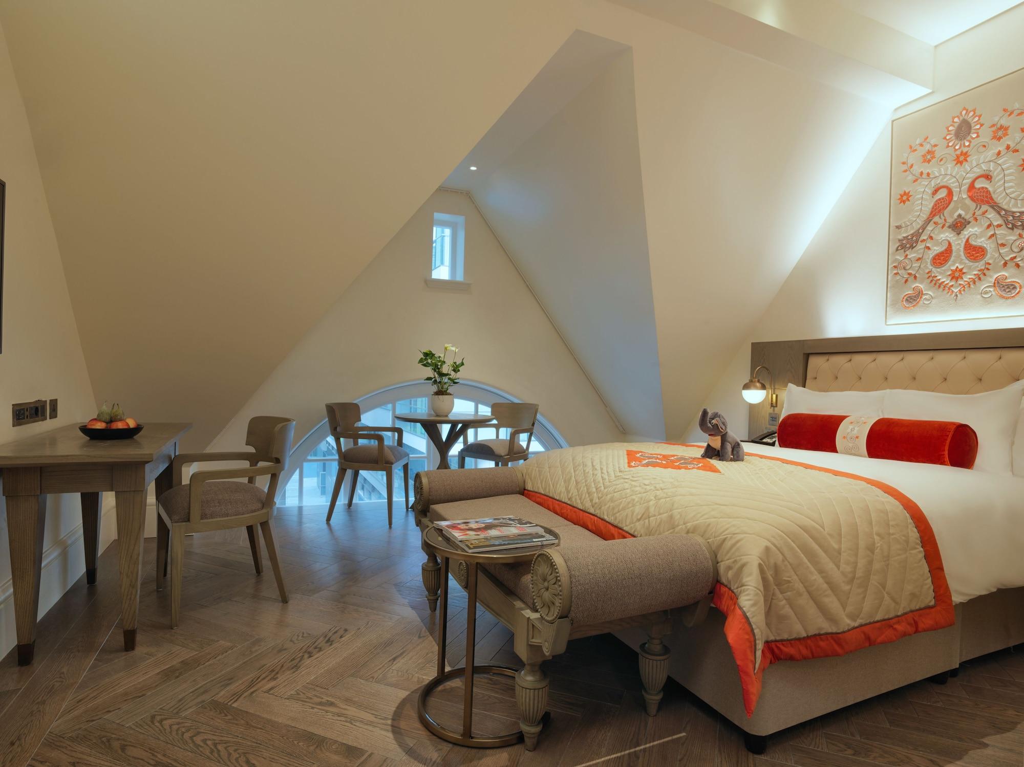 The Lalit London Hotel Ruang foto A room at The Ivy Collection