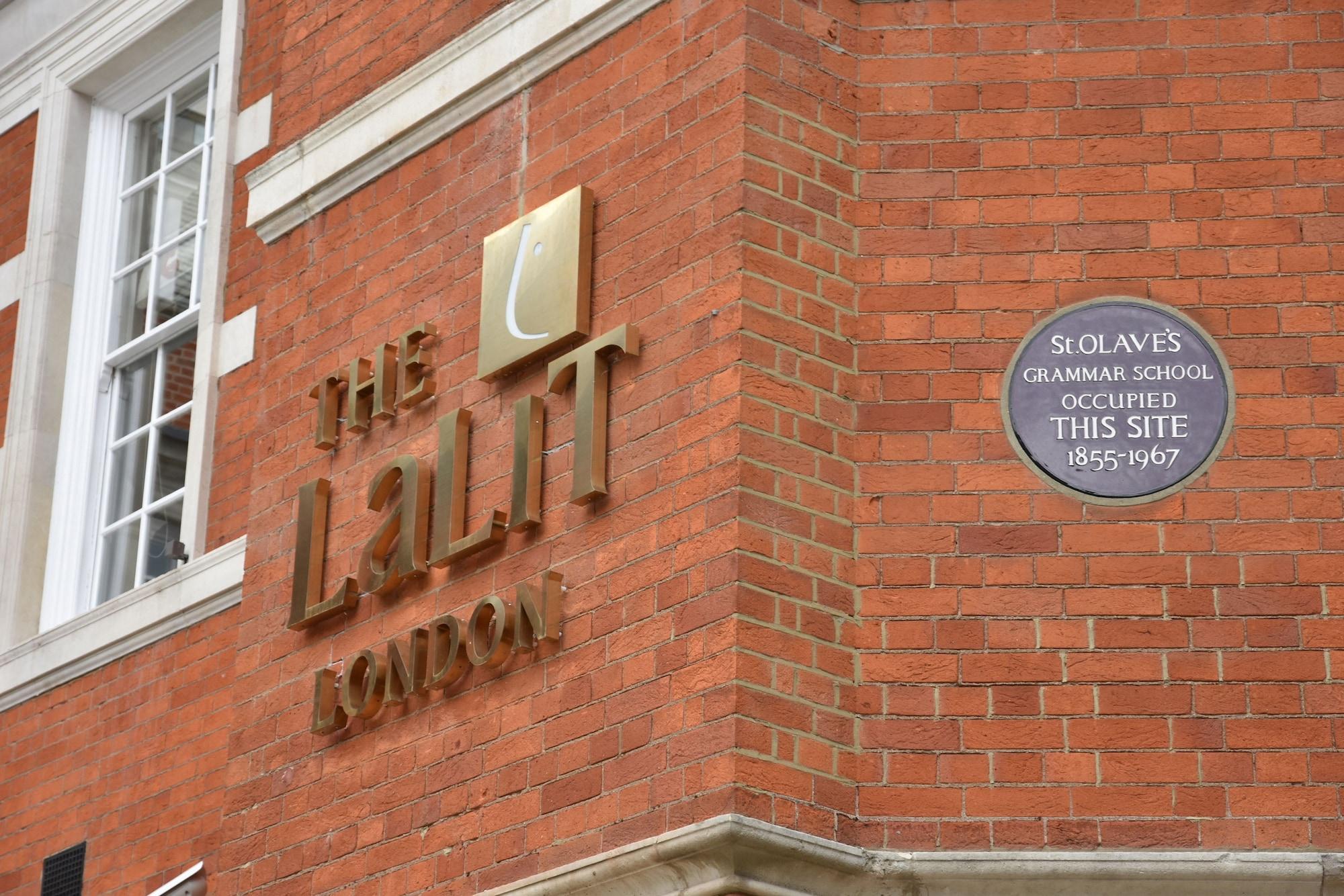 The Lalit London Hotel Bagian luar foto The UCL logo and the commemorative plaque at the site of the former Soho slave school