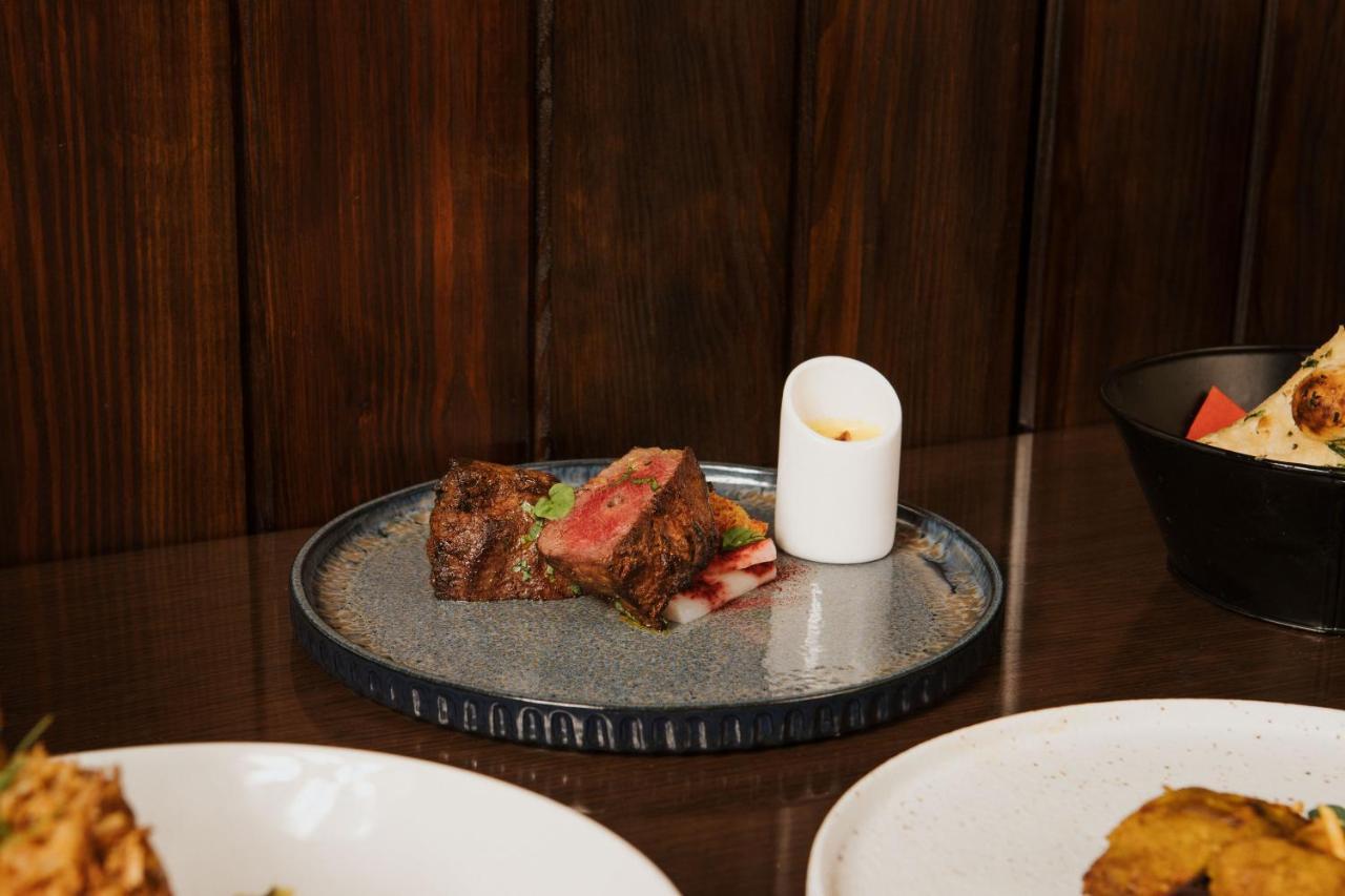 The Lalit London Hotel Bagian luar foto A plate of grilled lamb