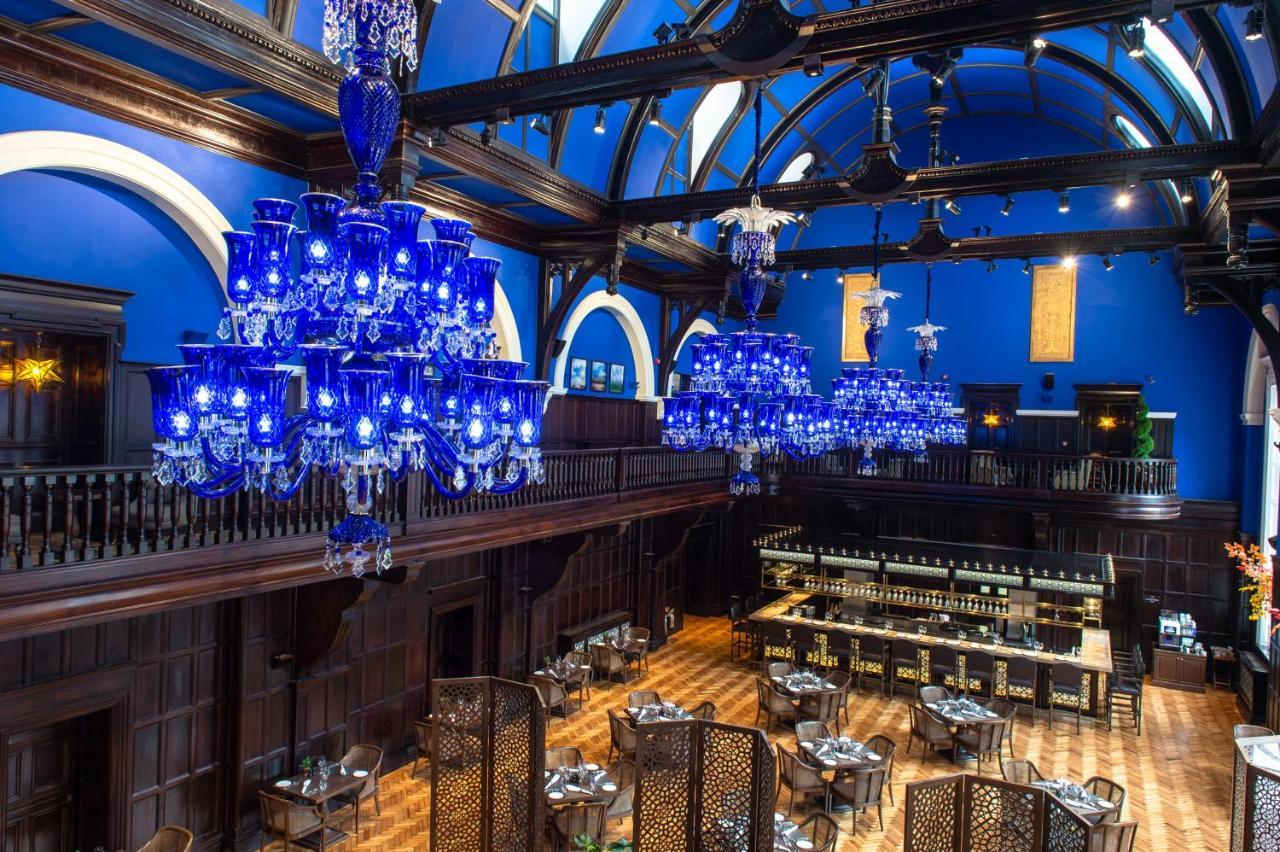 The Lalit London Hotel Bagian luar foto The interior of Blue Water
