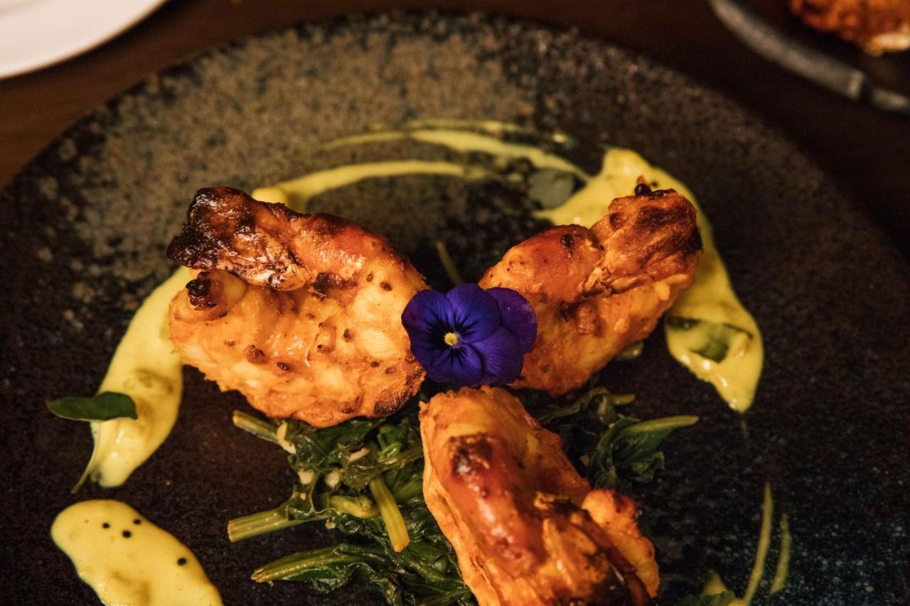 The Lalit London Hotel Bagian luar foto A prawn starter at the restaurant