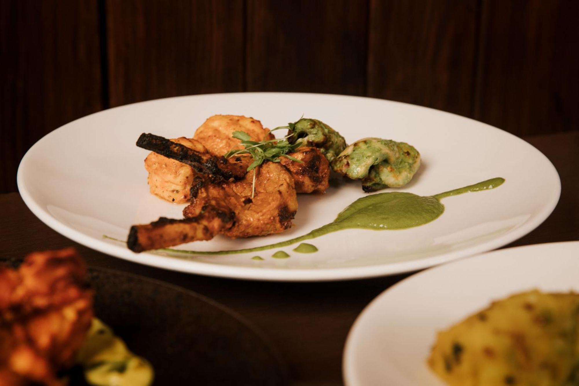 The Lalit London Hotel Bagian luar foto Chicken Tikka