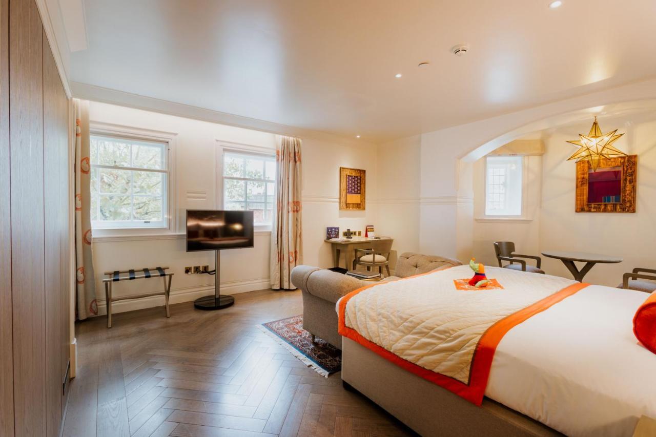 The Lalit London Hotel Bagian luar foto A room at the hotel