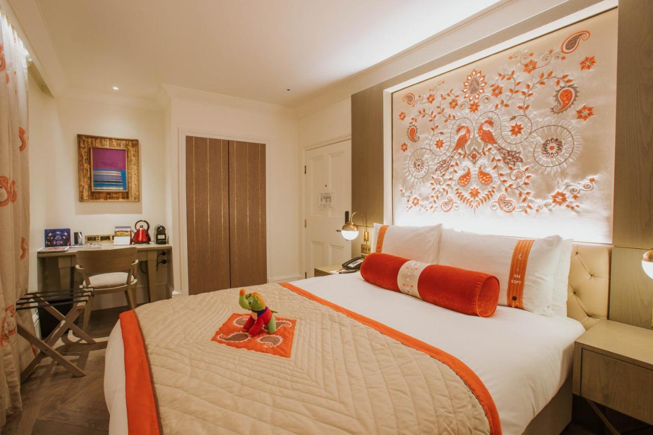 The Lalit London Hotel Bagian luar foto A bedroom at The Taj Mahal Palace, Mumbai