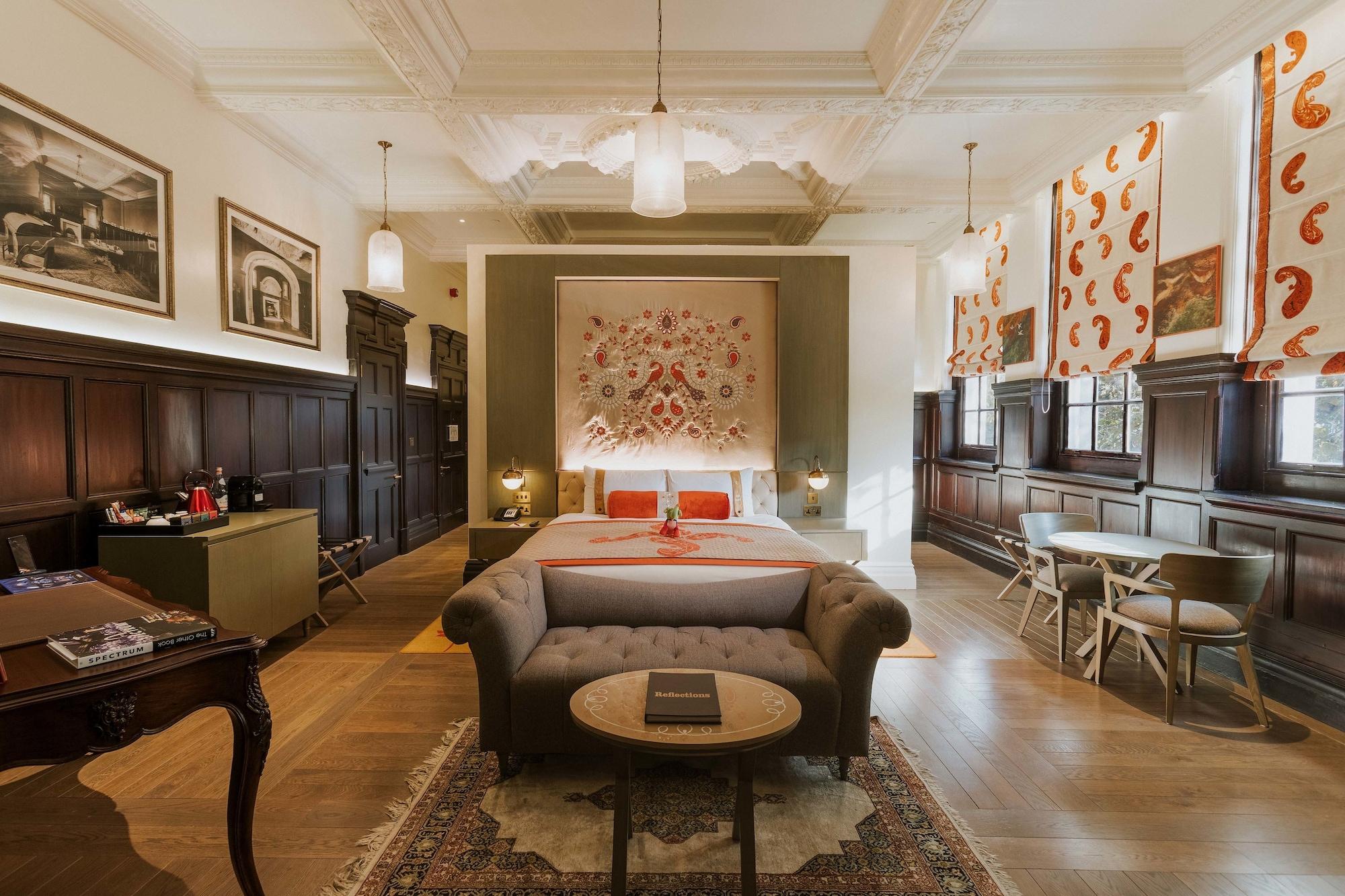 The Lalit London Hotel Bagian luar foto A suite at the hotel