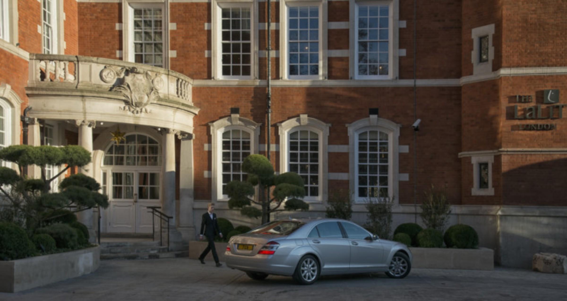 The Lalit London Hotel Bagian luar foto The main entrance