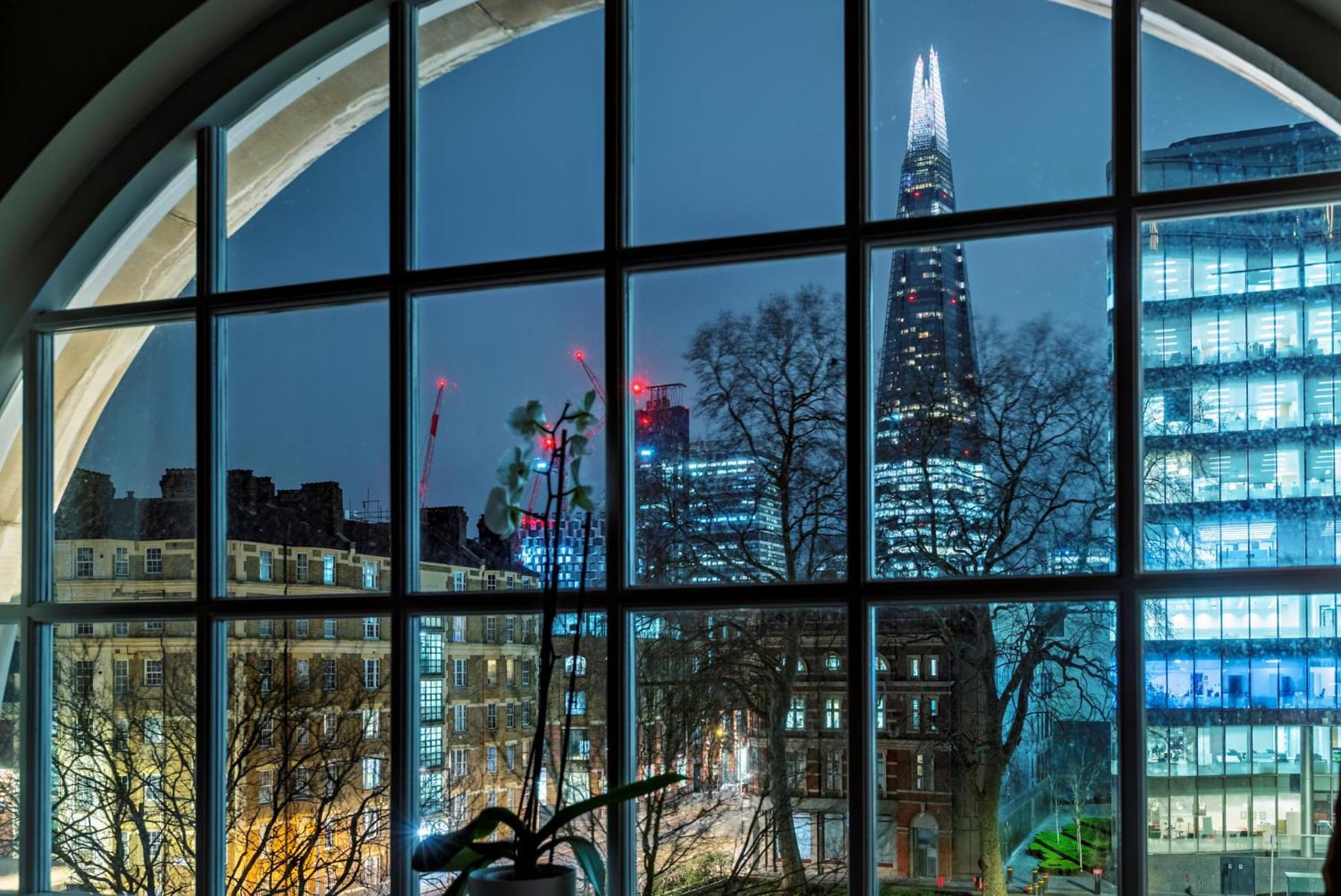 The Lalit London Hotel Bagian luar foto The Shard, London
