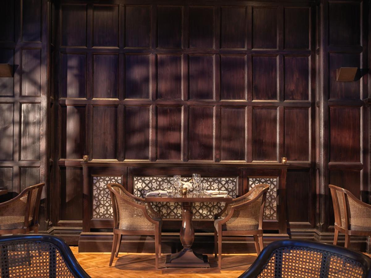 The Lalit London Hotel Bagian luar foto The interior of the restaurant