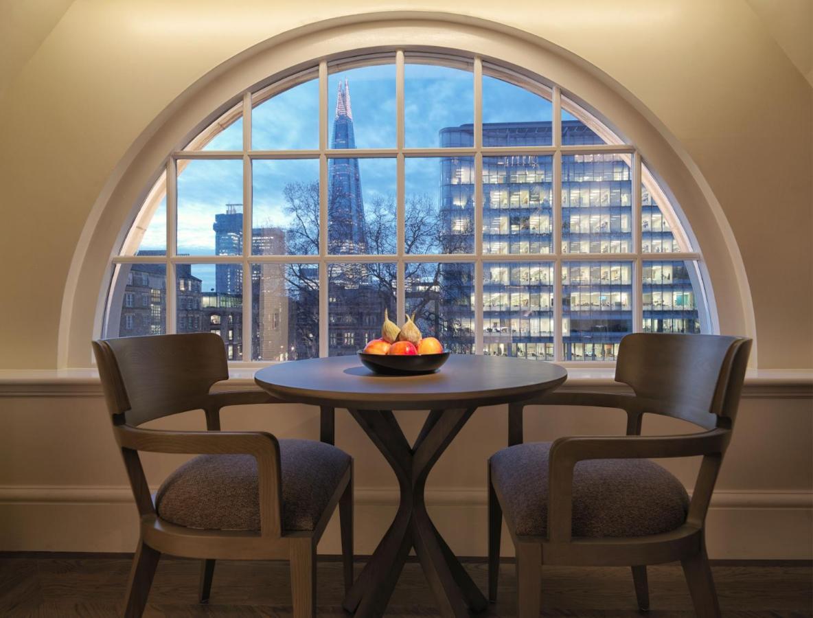 The Lalit London Hotel Ruang foto The Library at The Ivy